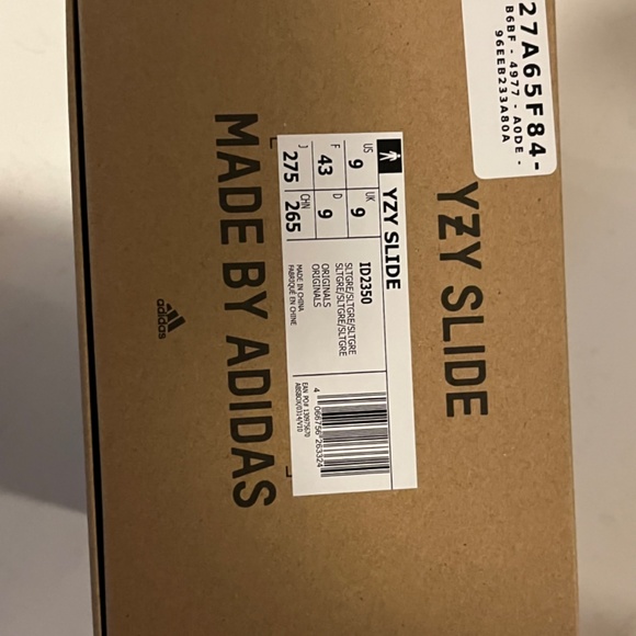 Men’s Yeezy Slides size 9 - Picture 6 of 7